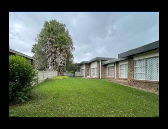 4 BEDROOM FREEHOLD FOR SALE IN AMIEL PARK